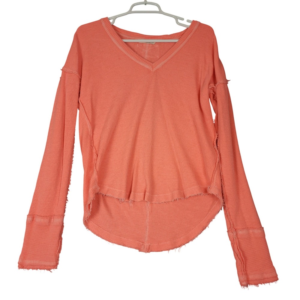 We The Free Thermal Top Women's Medium V Neck Long Sleeve Raw Hem Coral‎